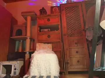 nessieanalemma from Chaturbate