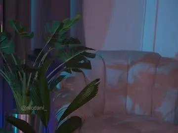 nicdani_1 model from Chaturbate