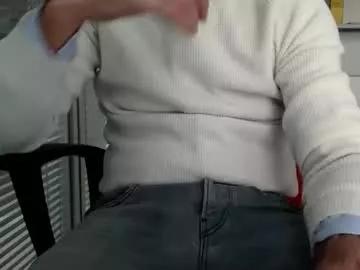 ozzak32 from Chaturbate