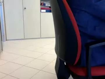 ozzak32 from Chaturbate