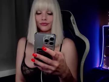 queensy_sins_x from Chaturbate