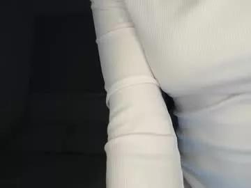sara_tris from Chaturbate