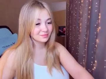 sarahmils from Chaturbate
