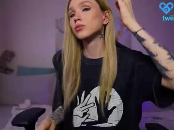twiinkie_pie from Chaturbate