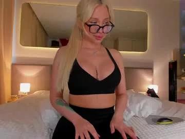 wow_peach_girl from Chaturbate