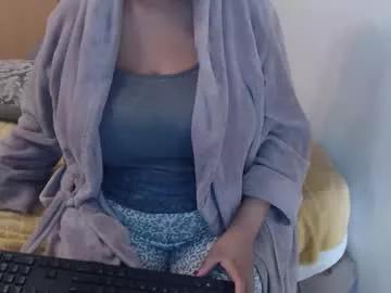 xxxbustybabe27x from Chaturbate