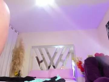 zully_jones from Chaturbate