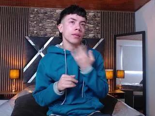 aaron_blink from Flirt4Free is Freechat