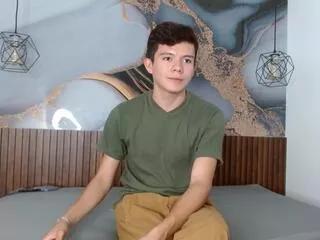 andy_famee from Flirt4Free is Freechat