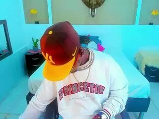 aron_collins from Flirt4Free is Freechat