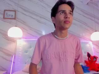 attlas_moon from Flirt4Free