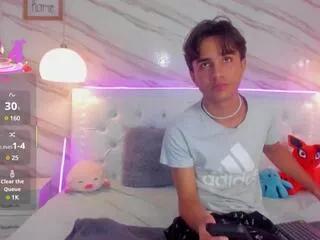 attlas_moon from Flirt4Free
