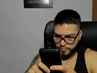 axel_lion from Flirt4Free is Freechat