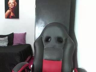 bella_lovens from Flirt4Free is Freechat