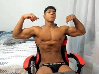 dominnic_strong from Flirt4Free is Freechat