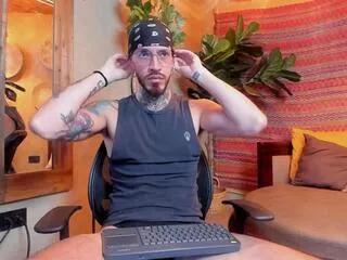 henry_sean from Flirt4Free is Freechat