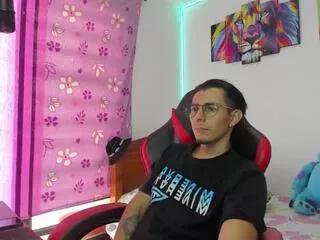 max_hunterr from Flirt4Free is Freechat