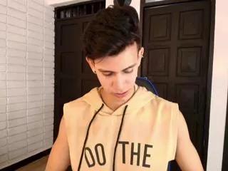 maximiliano_fire from Flirt4Free is Freechat