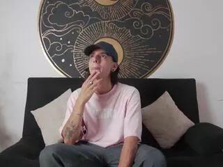 saul_stonee from Flirt4Free is Freechat