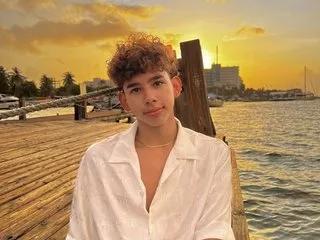 Andrewcute18 webcams show profile image 
