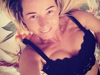 xSWEET_EWAx from Streamate is Group