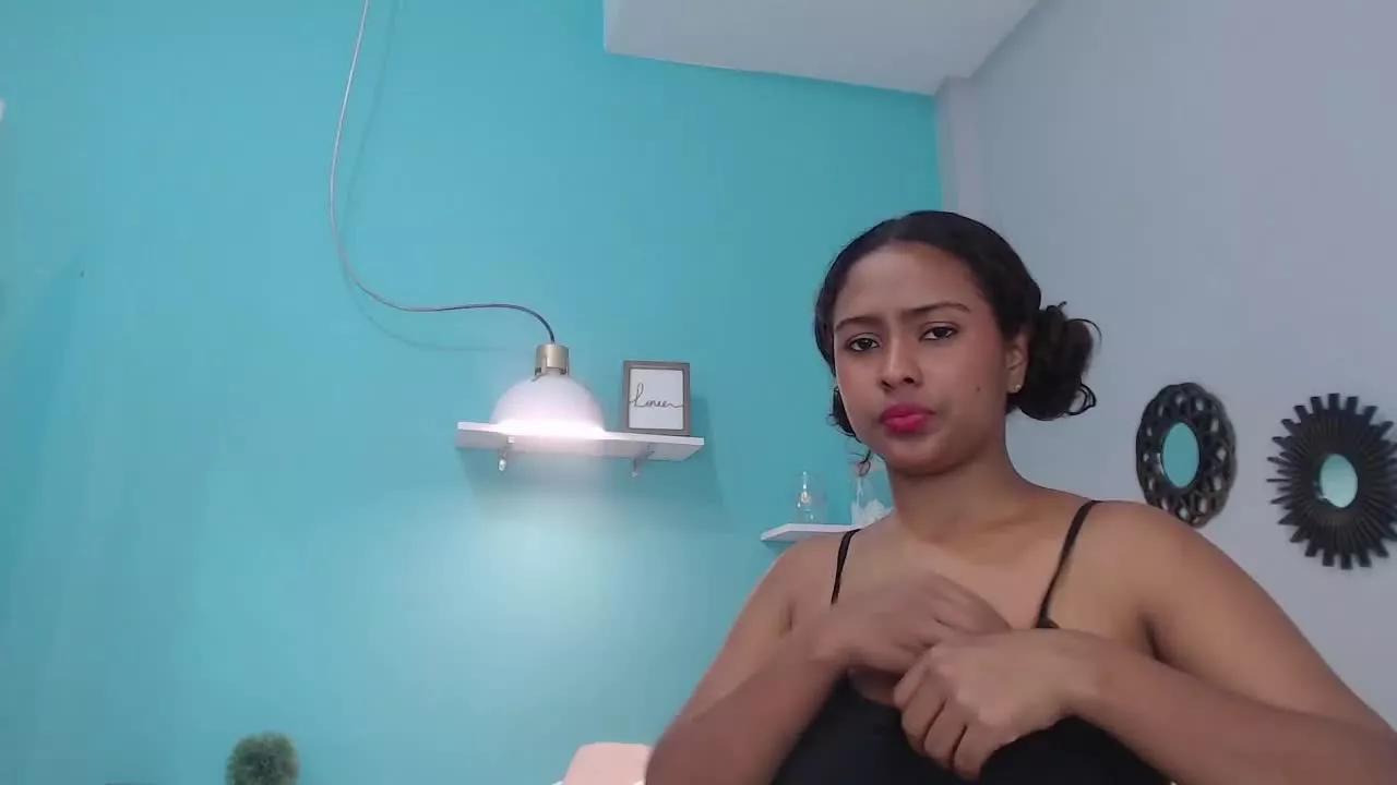 Photos of SelenaRoyal from Streamray is Freechat