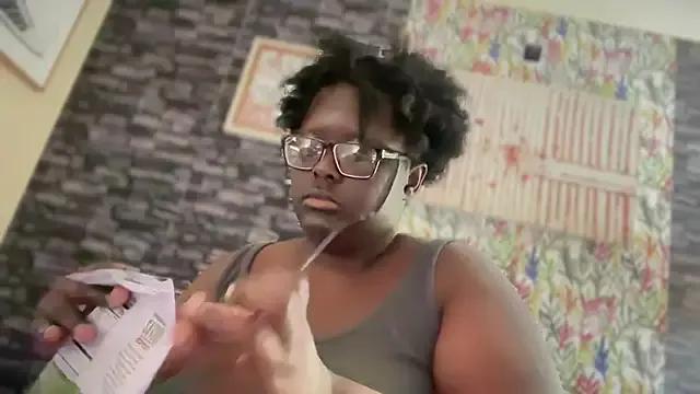 -Yagurlwest from StripChat is Freechat