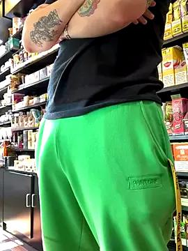 10inchm from StripChat is Freechat