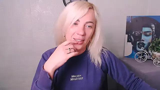 _AmandaGold_ from StripChat is Freechat