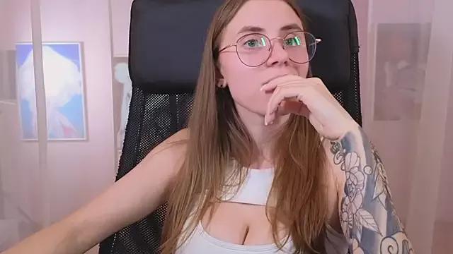 _AnnaStark_ from StripChat