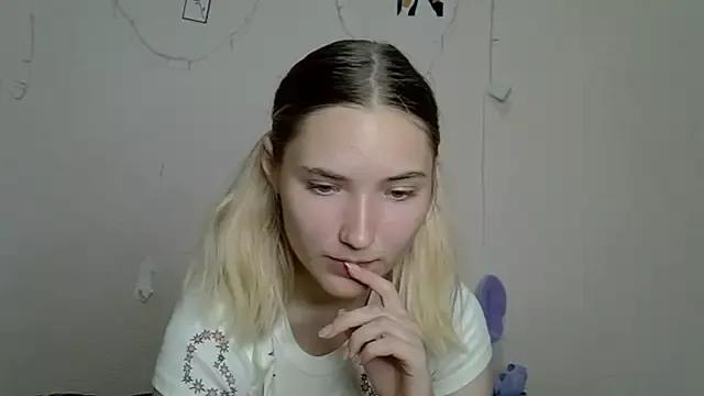 _kikiclark__ from StripChat