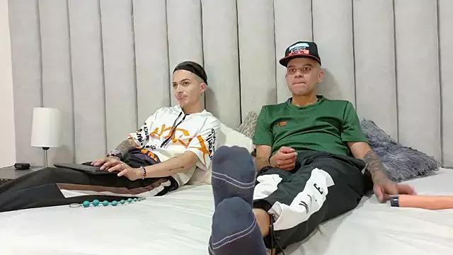 Aaron_and_chris from StripChat is Freechat