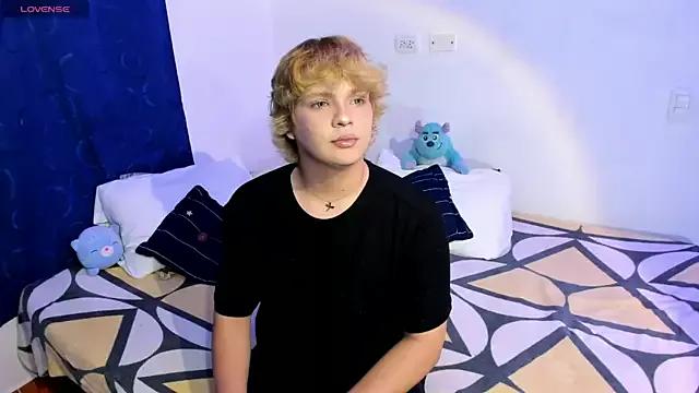 adam_angelssss from StripChat is Freechat