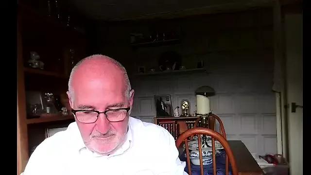 Adamdaddybear from StripChat