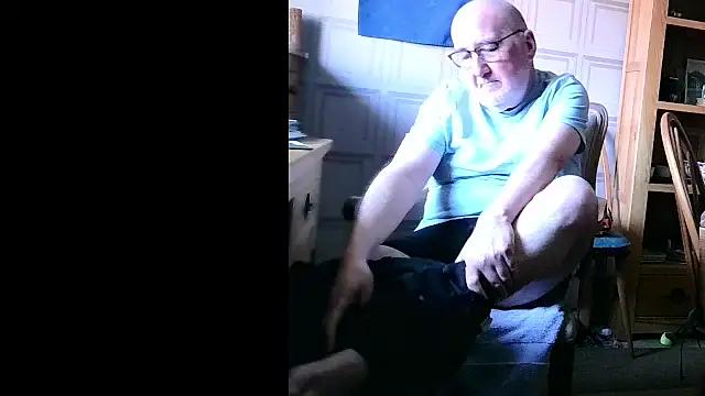 Adamdaddybear from StripChat