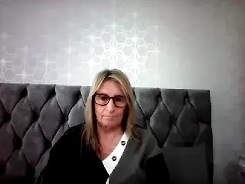Additive_Mature_Linda from StripChat