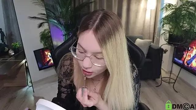 Adel_wild_flower webcams show profile image 