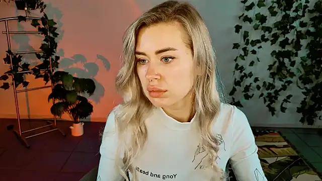 AdelLoyss from StripChat is Freechat