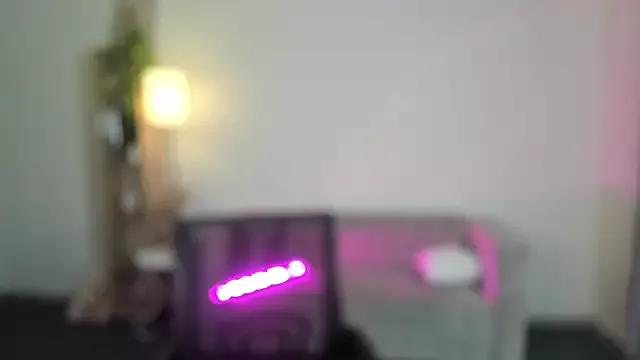 AkamaGlow from StripChat