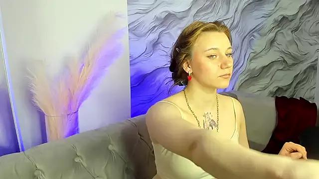 AkamaGlow from StripChat