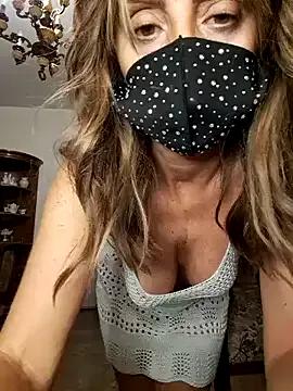 Akemi_rossi from StripChat is Freechat