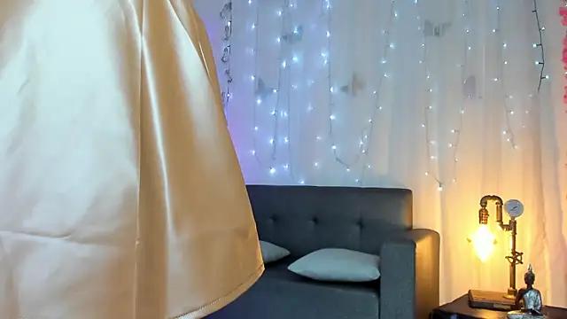 Alaia_Love77 from StripChat