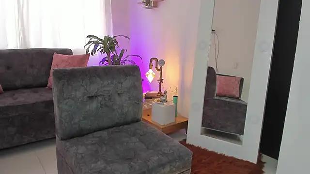 Alaia_Love77 from StripChat