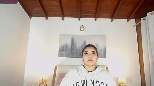 alanna_taylor from StripChat