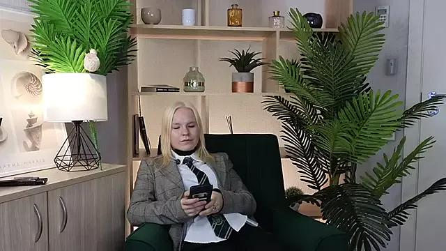 AlbertaDanson from StripChat is Freechat