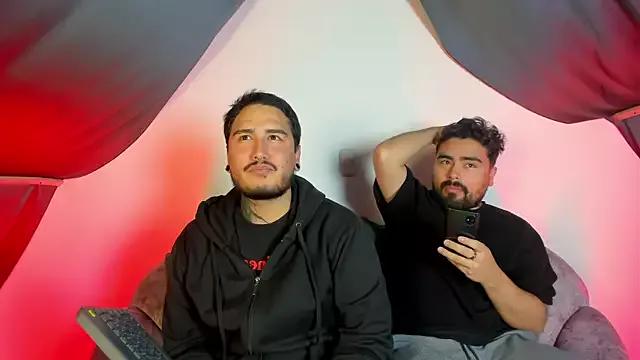 Alejandress_and_min from StripChat is Freechat