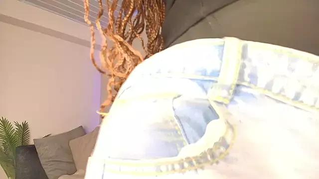 AlishaRogerrs from StripChat is Freechat