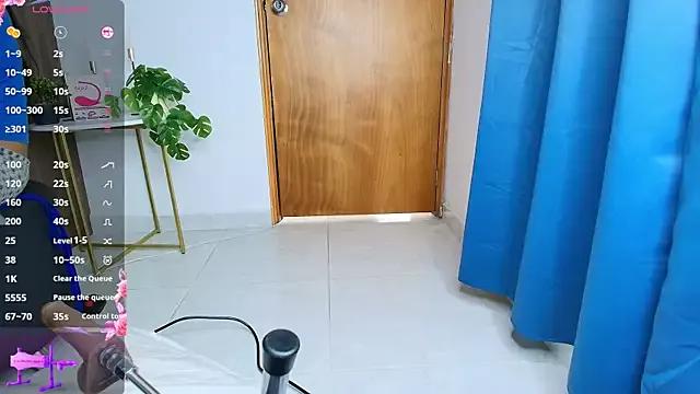 AllyLouis from StripChat is Freechat