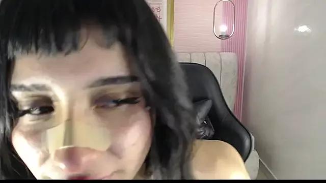 allyssa_bellini_s from StripChat is Freechat