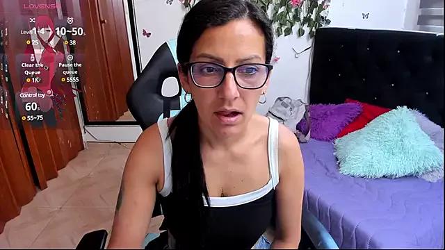 alma_blue from StripChat